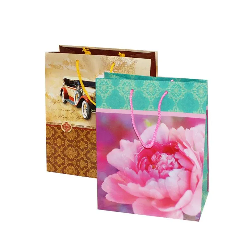 картинка Сумка подарочная ламинированная, M 18х22,3см/10см; Россия от магазина Флоранж