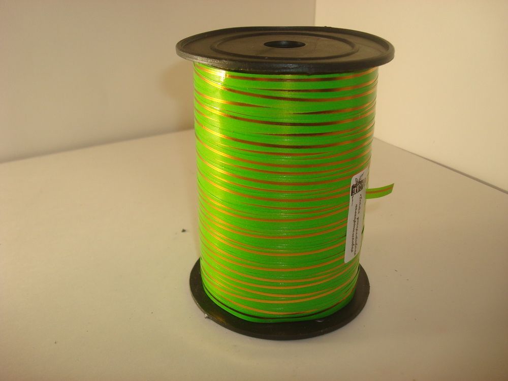 картинка Лента в бобине пластик с золотой полоской, 5ммх225м; Россия от магазина Флоранж