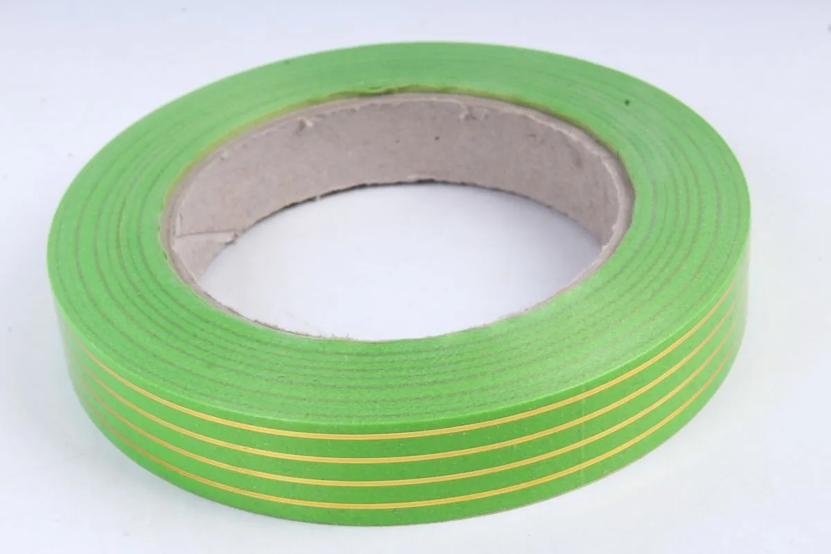 картинка Лента пластик с золотой полоской, 2смх45м; Россия от магазина Флоранж