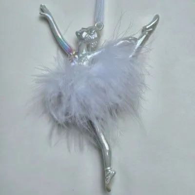 картинка Украшение подвесное Балерина (пластик), 14,8x9,3см, белый от магазина Флоранж