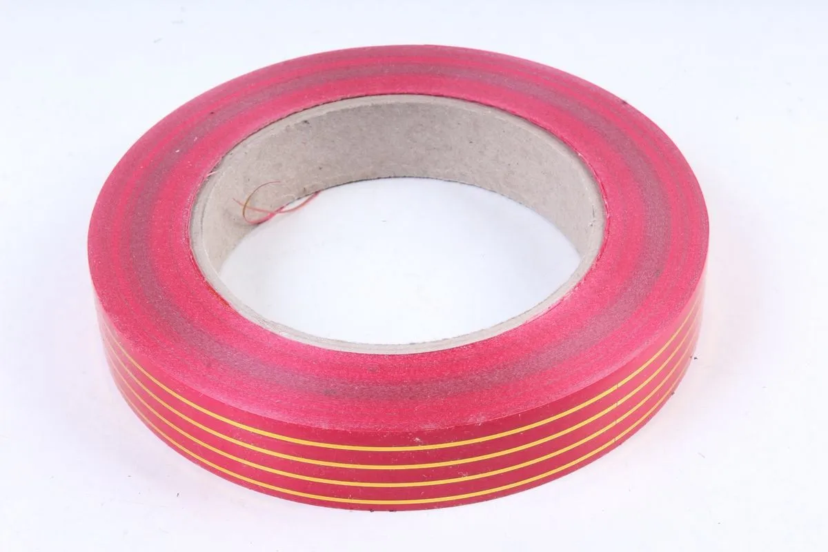 картинка Лента пластик с золотой полоской, 2смх45м; Россия от магазина Флоранж